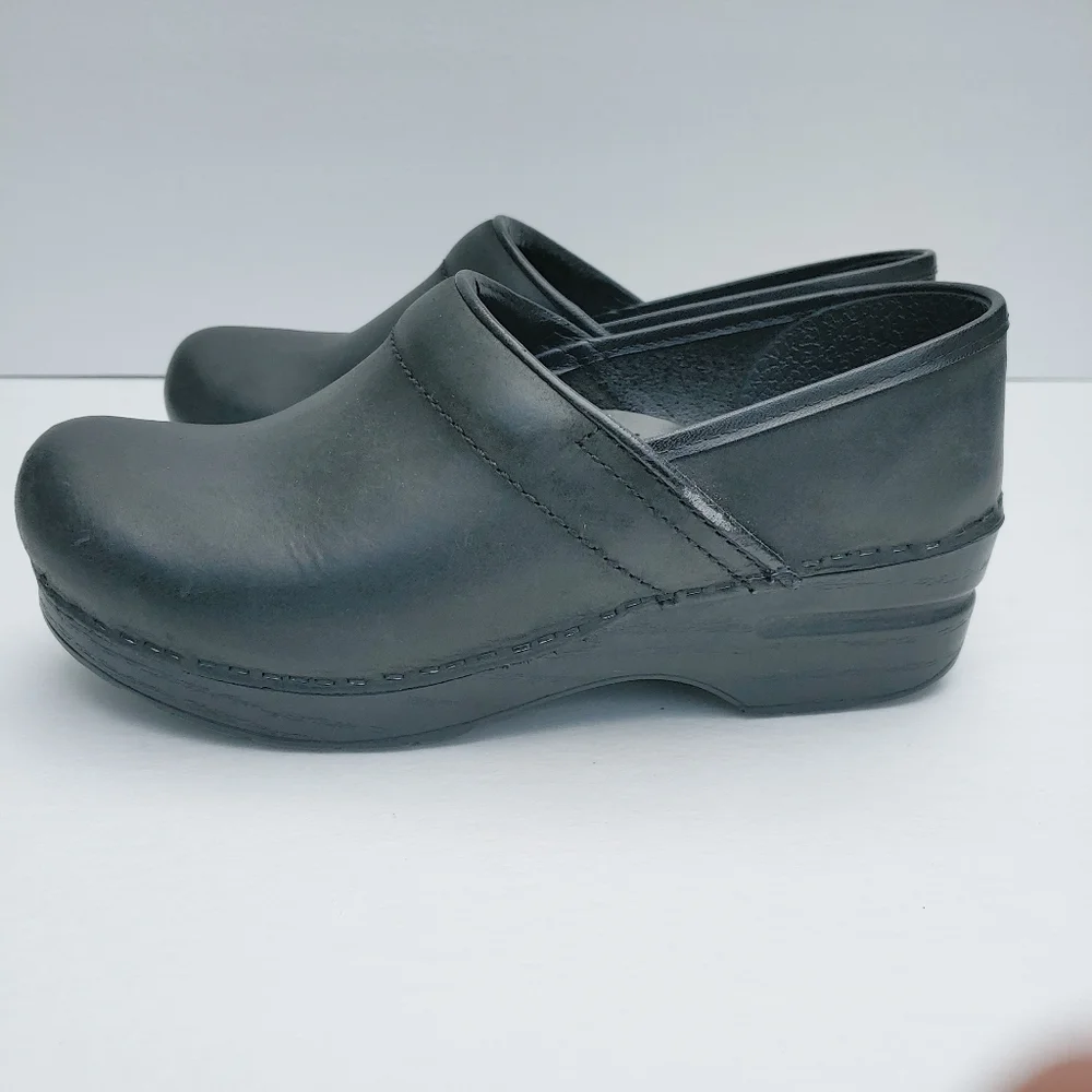 Dansko Black Leather Classic Comfort Nursing Clogs Shoes Sz 37 - Picture 2 of 9